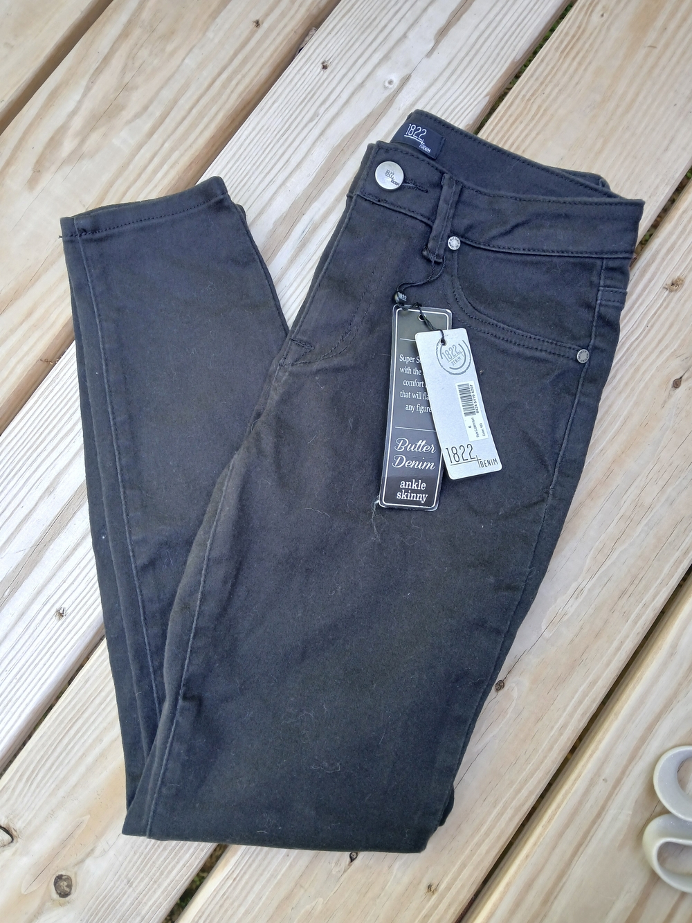 1822 Denim Black Ankle Skinny Jeans - Butter Denim